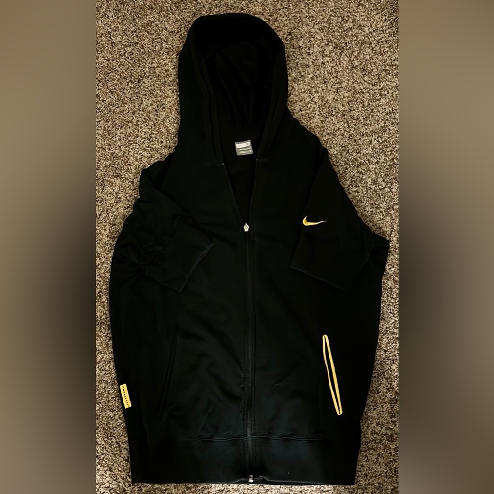 Nike Livestrong short sleeve zip-up hoodie - Medium - Black and yellow